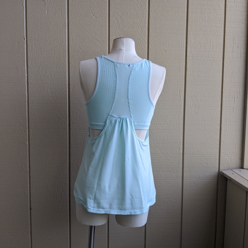 Athleta sleeveless low cut sides built-in bra top